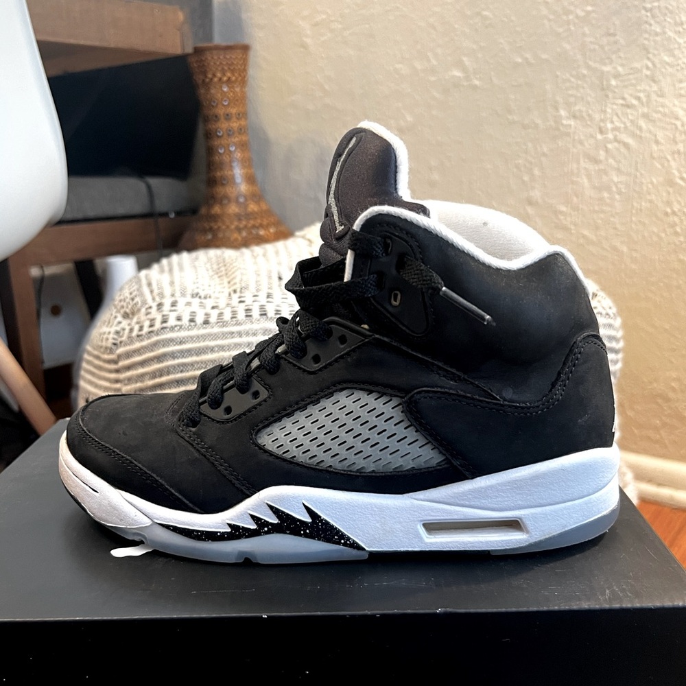 Air Jordan 5 Retro Moonlight Oreo 7.5 in excellent condition 100% authentic